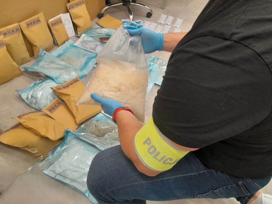 Policjanci zabezpieczyli ponad 20 kg narkotyków. Dwie osoby tymczasowo aresztowane